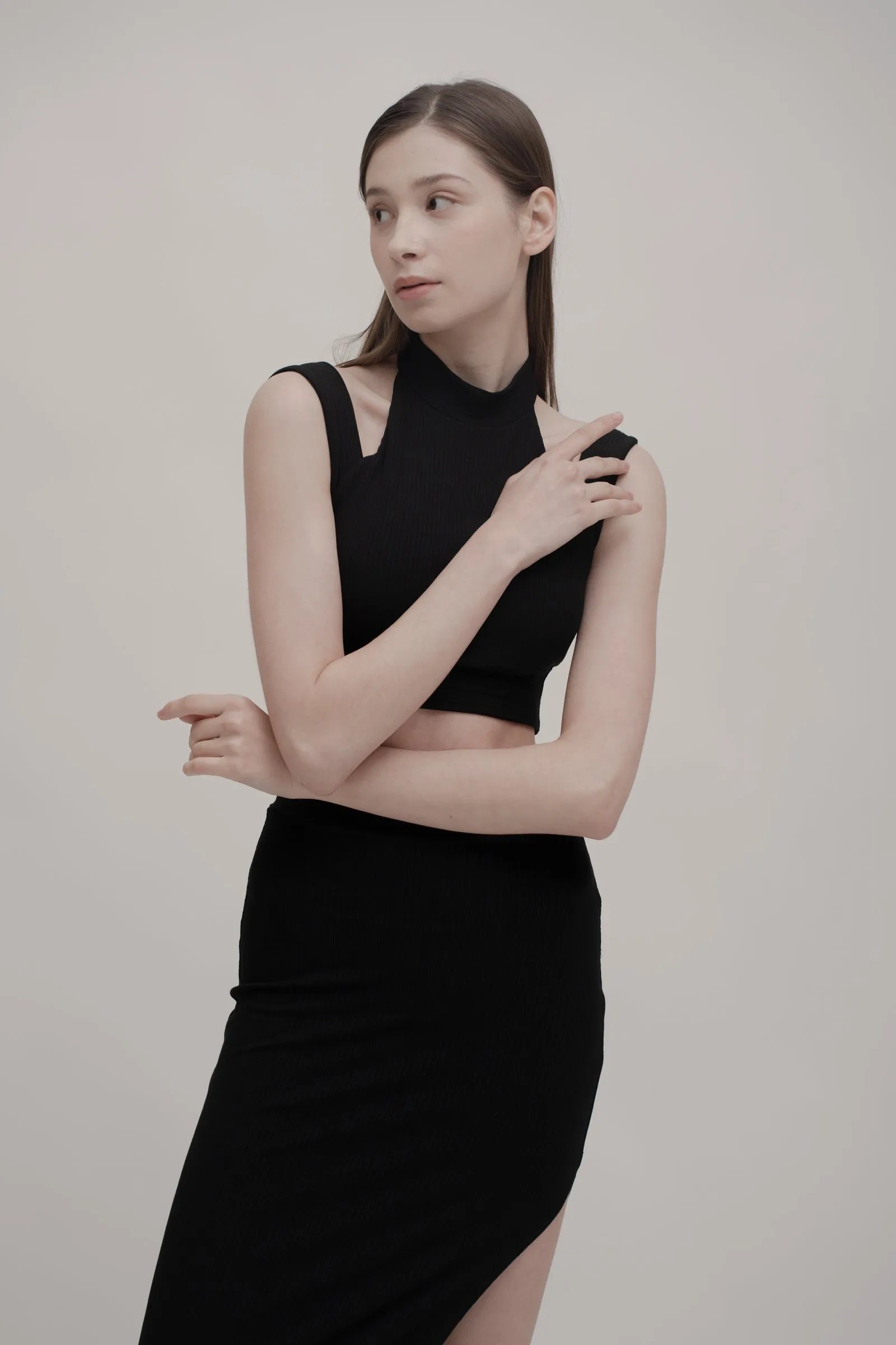 APERA Midi Skirt in Black