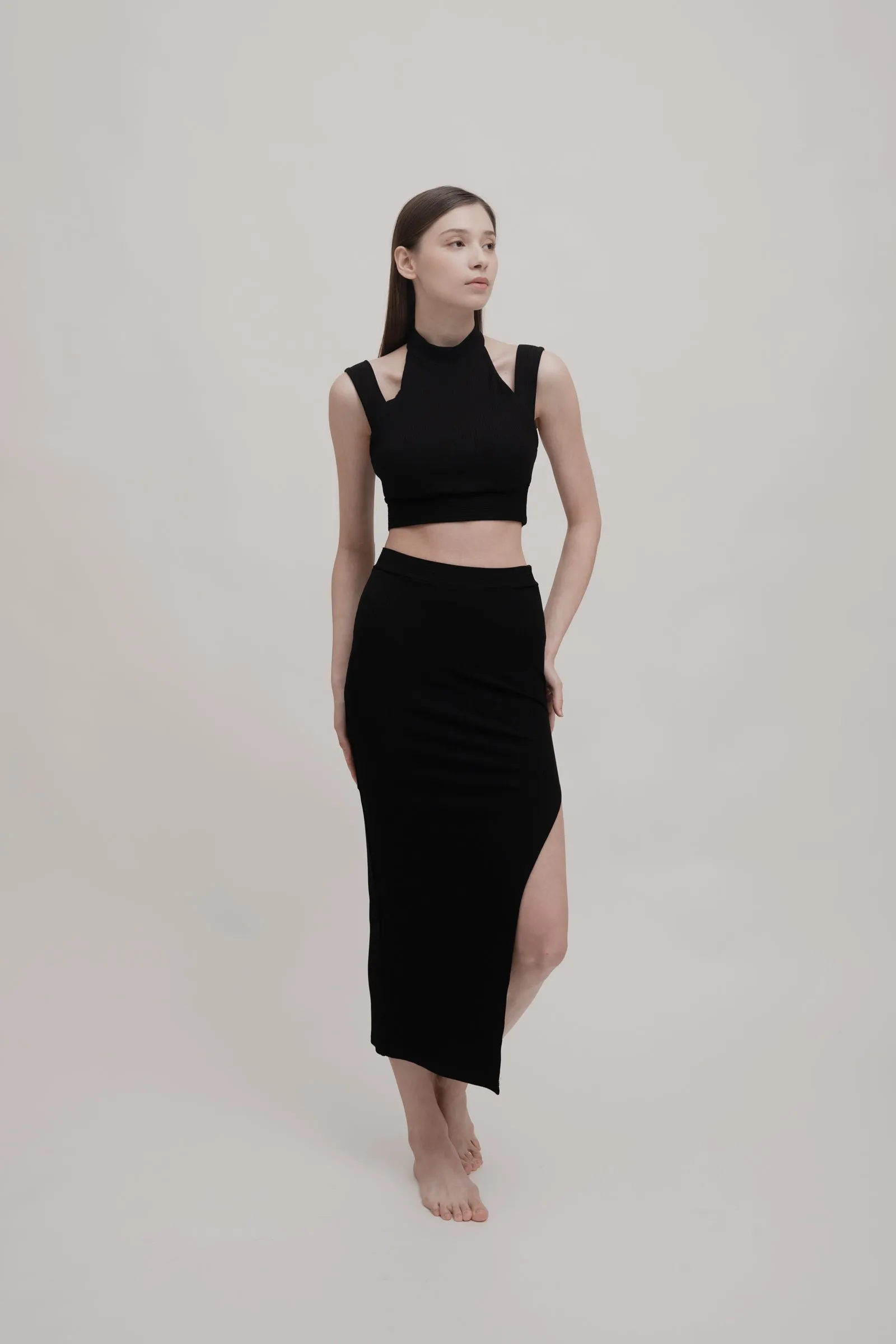 APERA Midi Skirt in Black