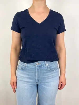 V-Neck Short Sleeve Back Seam Tee in Navy