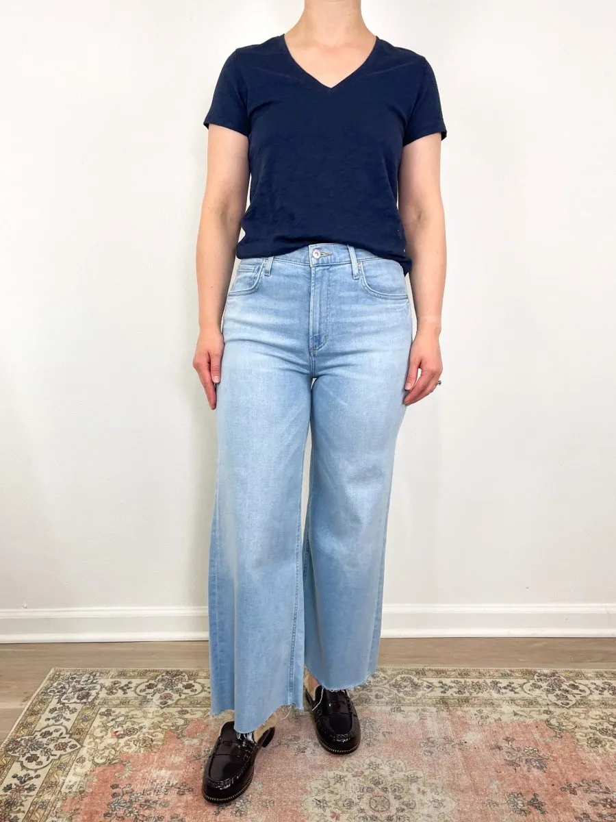 V-Neck Short Sleeve Back Seam Tee in Navy